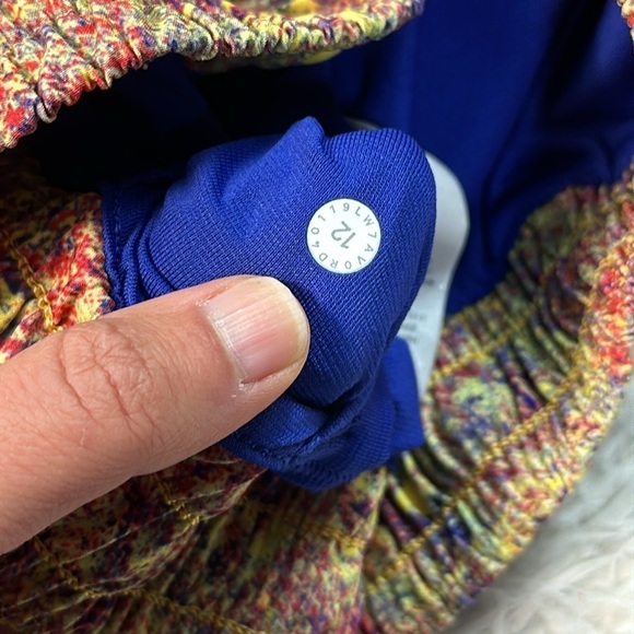 Lululemon Hotty Hot Shorts - Picture 6 of 6